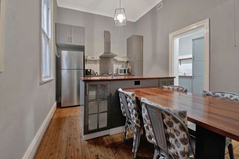 Rose Cottage - Stroll To CBD, Leafy Setting - Accommodation Bookings 1