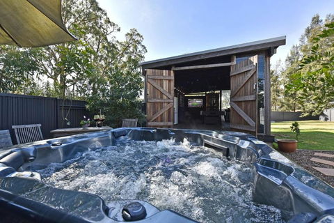 Rose Cottage Studio Romantic Or Solo Getaway. Spa, Games Room - Accommodation Bookings 0