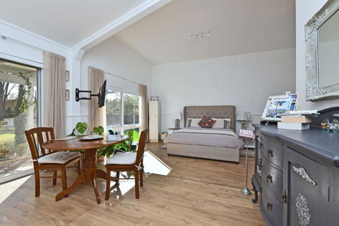 Rose Cottage Studio Romantic Or Solo Getaway. Spa, Games Room - Accommodation Bookings 1