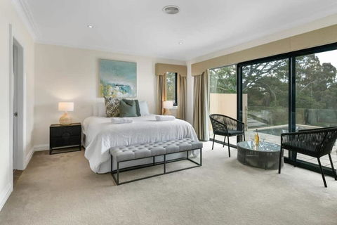 Roselawn Retreat - Pool, Incredible Views, Sleeps 8 - Accommodation Bookings 2