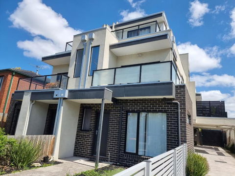 Rosie Townhouse In Prime Location Close To CBD - Accommodation Bookings 0