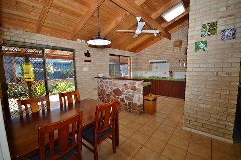 Rossys Retreat - Kalbarri WA - Accommodation Bookings 3