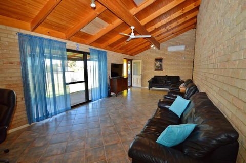 Rossys Retreat - Kalbarri WA - Accommodation Bookings 0