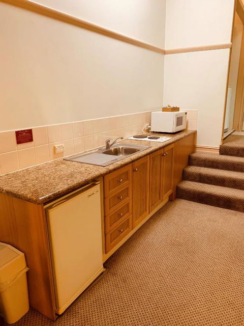 Royal Albert Hotel - Accommodation Bookings 3