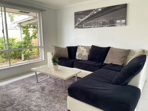 Runaway Bay Family Haven With 4beds - Accommodation Bookings 0