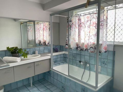 Runaway Bay Family Haven With 4beds - Accommodation Bookings 2
