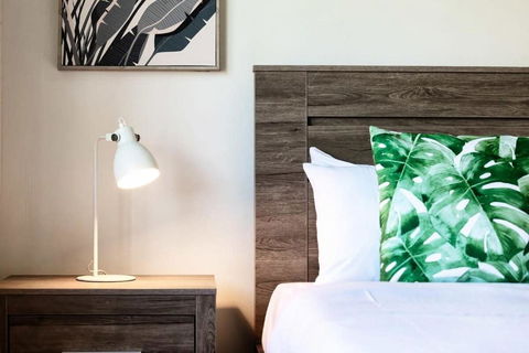 Runaway Bay Waterfront Delight - Accommodation Bookings 2