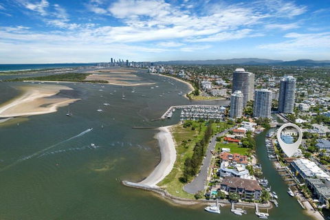 Runaway Bay Waterfront Delight - Accommodation Bookings 1