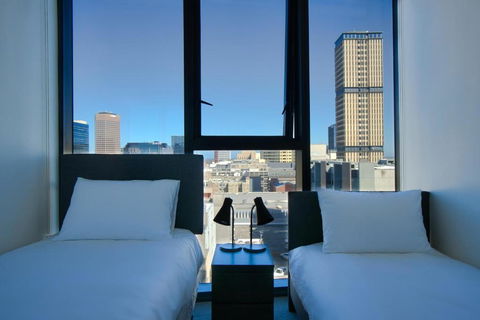 Rundle Retreat - 2BR Apartment With Stunning Views - Accommodation Bookings 2