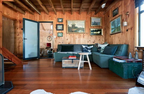 Rustic Barn By The Bay - Accommodation Bookings 1