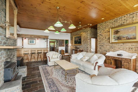 Rustic Cottage - Accommodation Bookings 1
