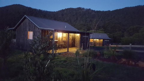 Rustic Hut Bush Retreat - Accommodation Bookings 1