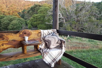 Rustic Hut Bush Retreat with Accommodation Bookings