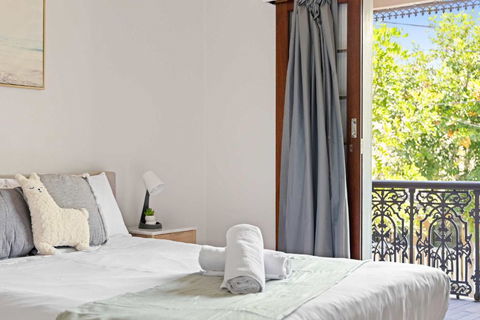 Rustic Queen Room In Glebe - Next To USYD - Shared Bathroom - Accommodation Bookings 1