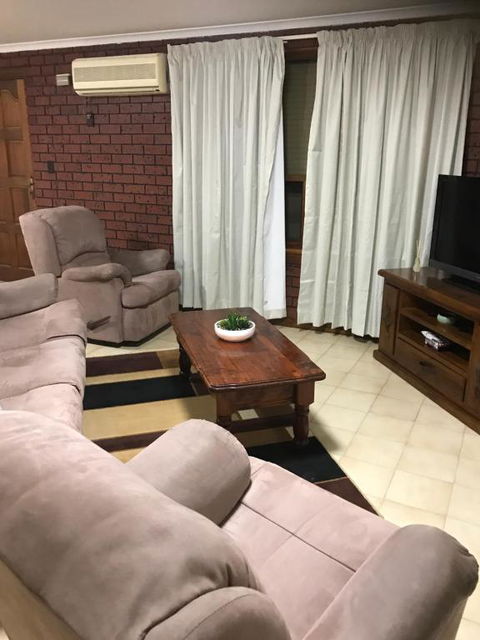SA House - Accommodation Bookings 3