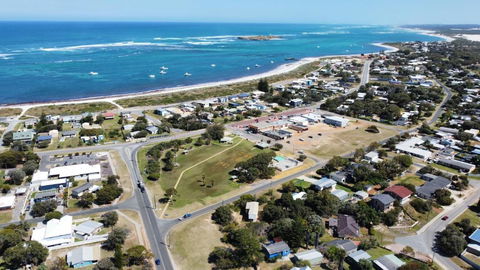 Sail House Overlooking Lancelins Main Park - Accommodation Bookings 1