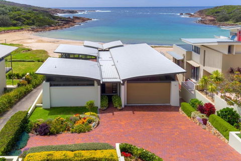Sails On The Beachfront - Exclusive Seaside Home - Accommodation Bookings 0