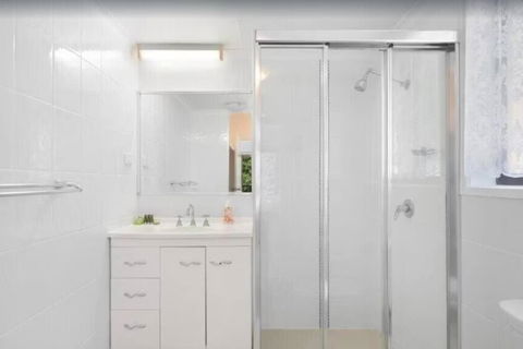 Salerno - Hosted By Burleigh Letting - Accommodation Bookings 3