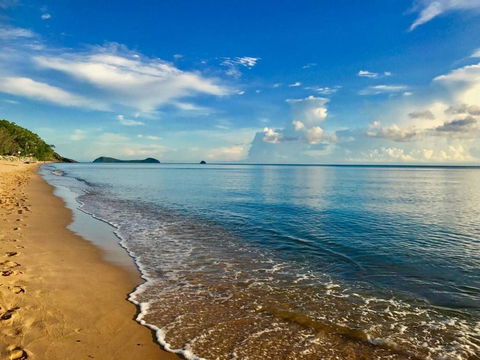 Salt & Sand - Tropical Oasis Footsteps To Beach - Accommodation Bookings 3