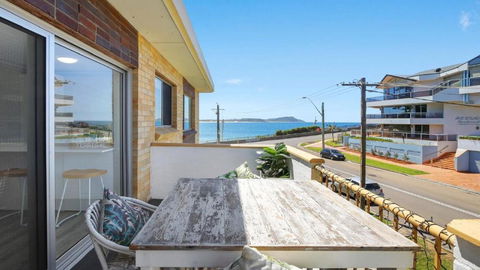 Salt Life Short Walk To Beach, Shops Cafes Accom Holidays - Accommodation Bookings 0