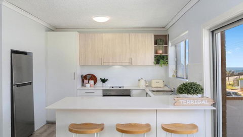 Salt Life Short Walk To Beach, Shops Cafes Accom Holidays - Accommodation Bookings 1