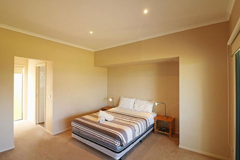 Saltwater Apartments - Accommodation Bookings 2