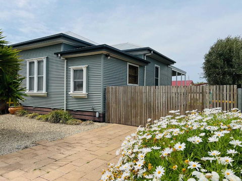 Saltwater Bungalow - WiFi - Accommodation Bookings 0