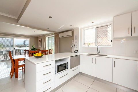 Saltwater Villas - Pet Friendly Accommodation - Accommodation Bookings 3