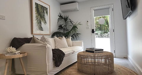 SALTY PALMS -Seaside Studio Apartment - Accommodation Bookings 3