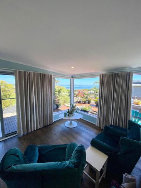 Salty Paws Dog Friendly Luxe Cottage - Accommodation Bookings 0
