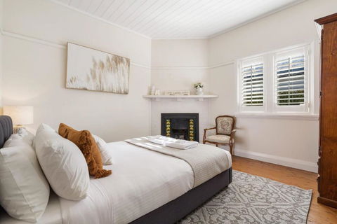 Sampson Cottage - Historic Charm - Accommodation Bookings 1