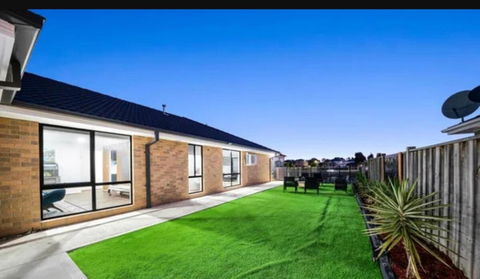 Sanctuary Lakes Holiday House - Accommodation Bookings 1