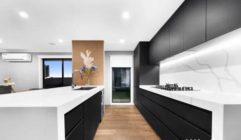 Sanctuary Lakes Holiday House - Accommodation Bookings 3