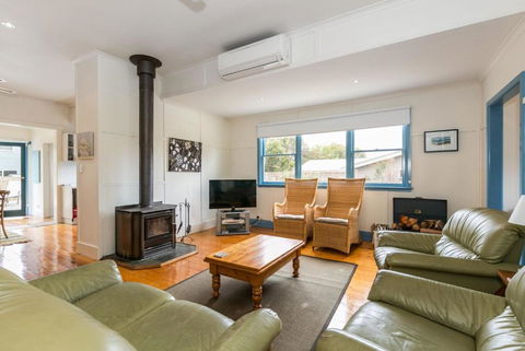 Sand Surf And Sunshine - Accommodation Bookings 2