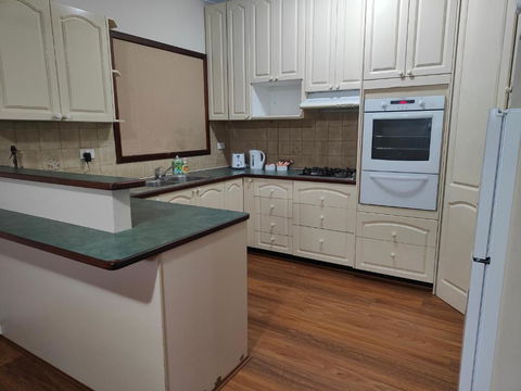 S&S Guest House - Accommodation Bookings 3