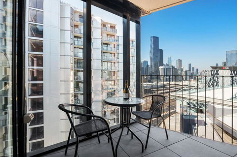 Rooftop Pool Stunning Apt At Marvel Stadium With Free Parking - Accommodation Bookings 3