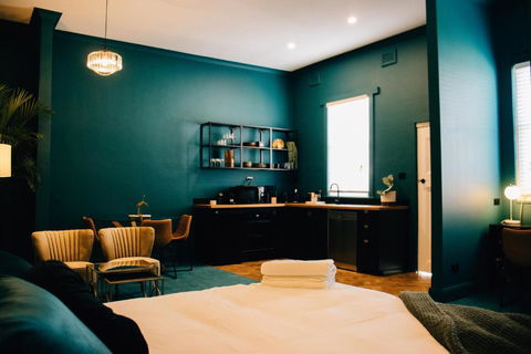 Rooms Of Renown - The Enterprise Suite - Accommodation Bookings 2