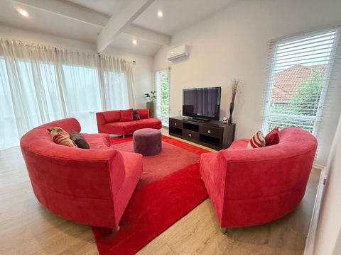 Sanrio Dream Villa Family Retreat With Views - Accommodation Bookings 0