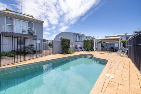 Sandcastles 4 -8 Ala Moana Way - Accommodation Bookings 0