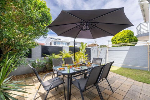 Sandcastles 4 -8 Ala Moana Way - Accommodation Bookings 3