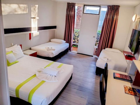 Sandors Motor Inn - Accommodation Bookings 2