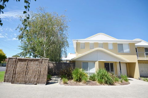 Sandpiper 10 - Close To Town And Beach - Accommodation Bookings 0