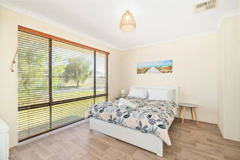 Sandpiper House - Family & Pet Friendly - Accommodation Bookings 3