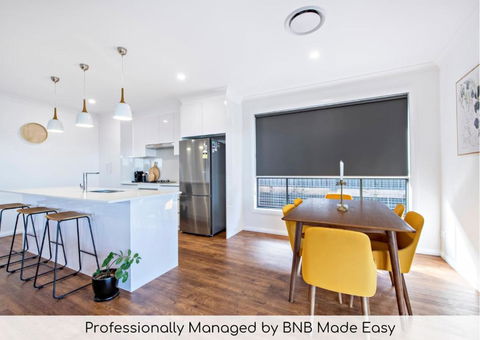 Sandstone - Family Entertainer, Refined Living - Accommodation Bookings 0