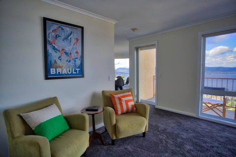 Sandy Bay Townhouse - Accommodation Bookings 1