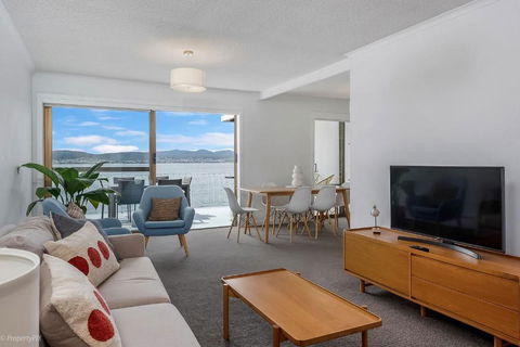 Sandy Bay Waterfront - Accommodation Bookings 2