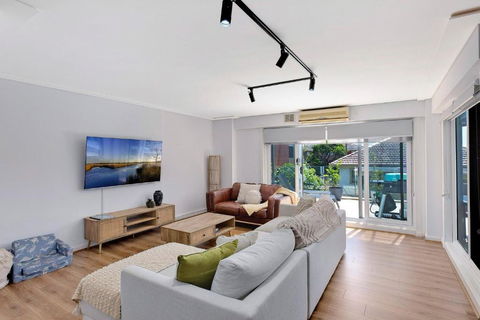 Sandy Cove Apartment The Entrance 8 - Accommodation Bookings 1