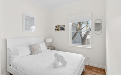 SEA BREEZE @ Smugglers Inn - Accommodation Bookings 1