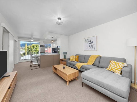 Sandy Bay Apartment With Hobart River View, Near UTAS - Stroll To Cafes And Shops - Accommodation Bookings 0