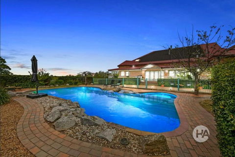 Sommerville Majestic Farm Manor Retreat 5bd 3Bth Pool Spa - Accommodation Bookings 3